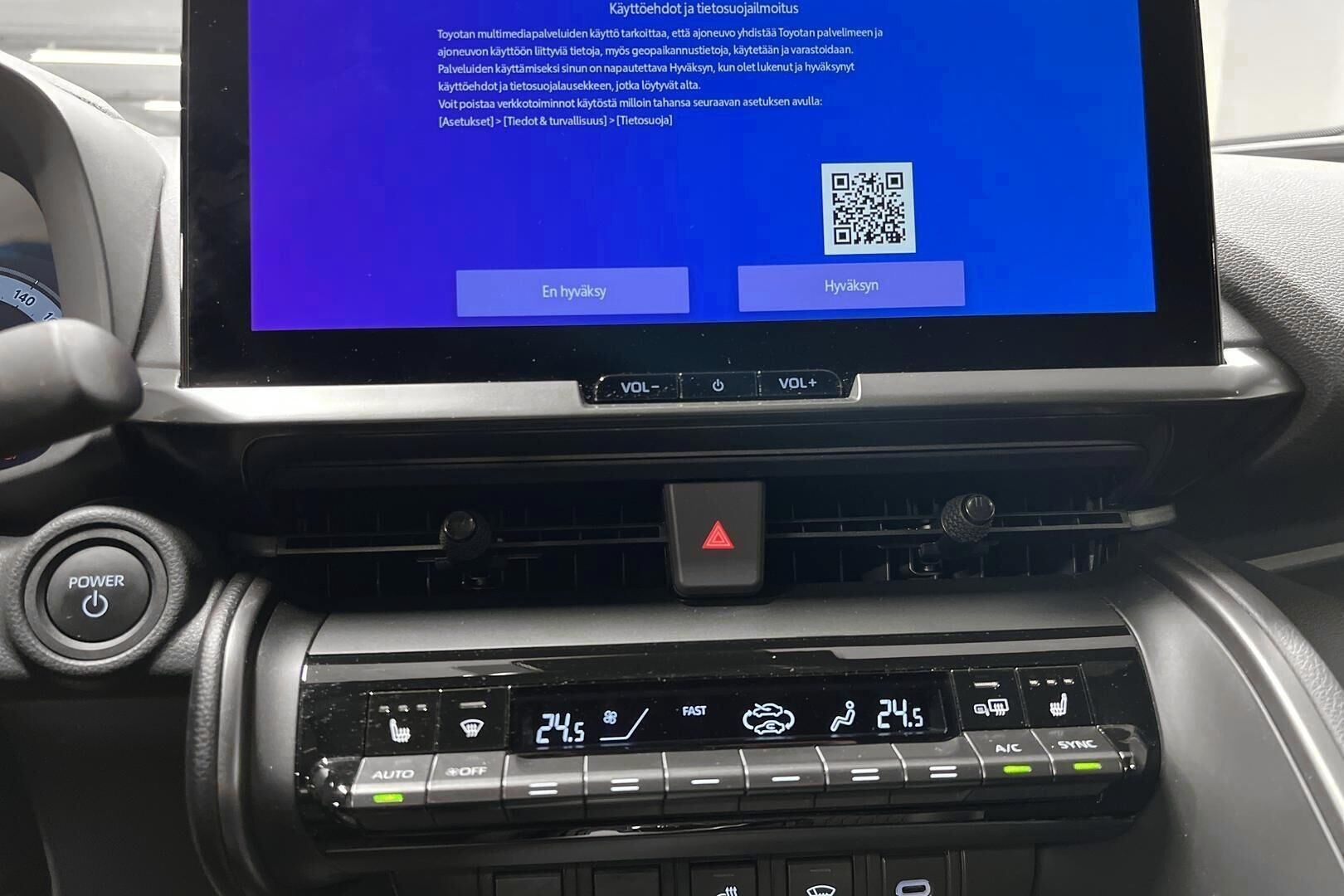 TOYOTA C-HR iso kuva 15