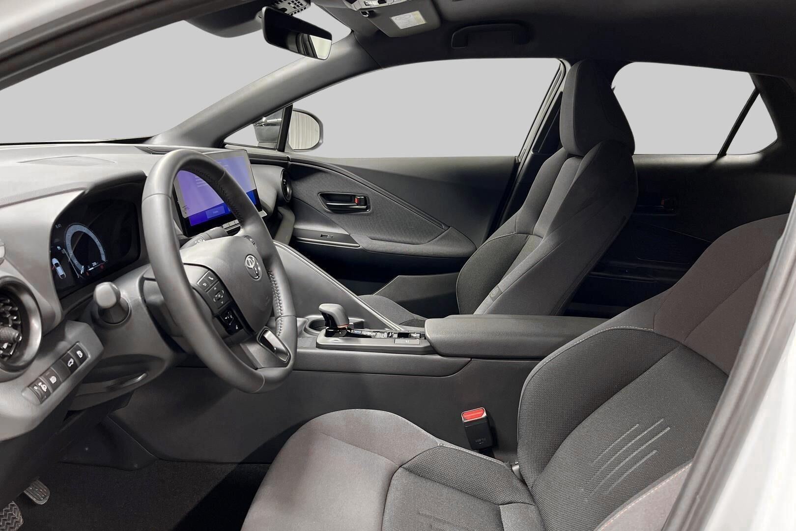 TOYOTA C-HR iso kuva 8