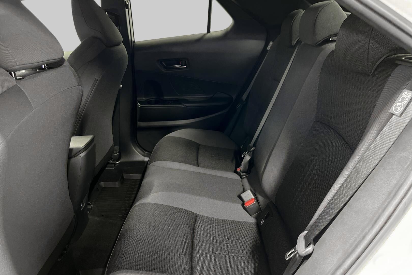 TOYOTA C-HR iso kuva 9