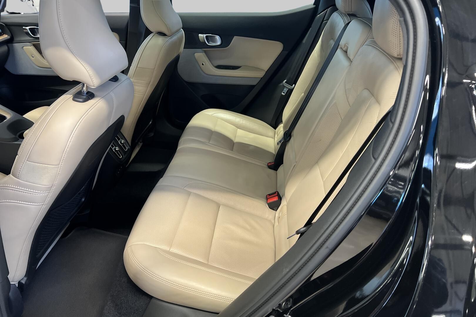 POLESTAR 2 iso kuva 10