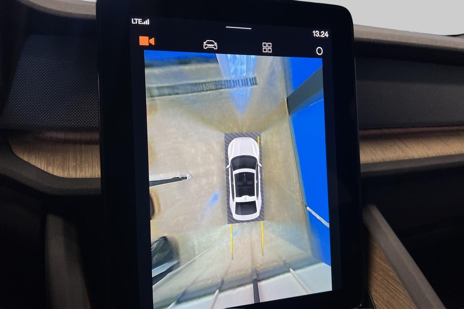 POLESTAR 2 iso kuva 19