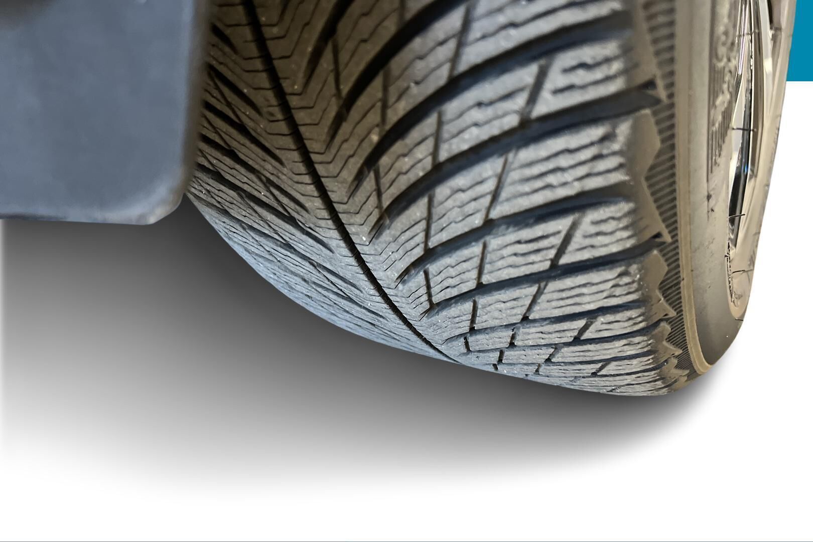 POLESTAR 2 iso kuva 25