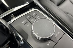 BMW 3-SARJA esikatselu 21