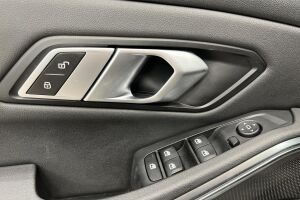 BMW 3-SARJA esikatselu 27