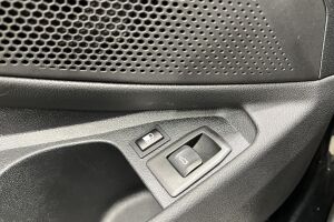 BMW 3-SARJA esikatselu 28