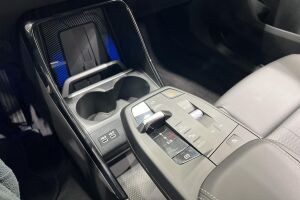 BMW IX2 esikatselu 27