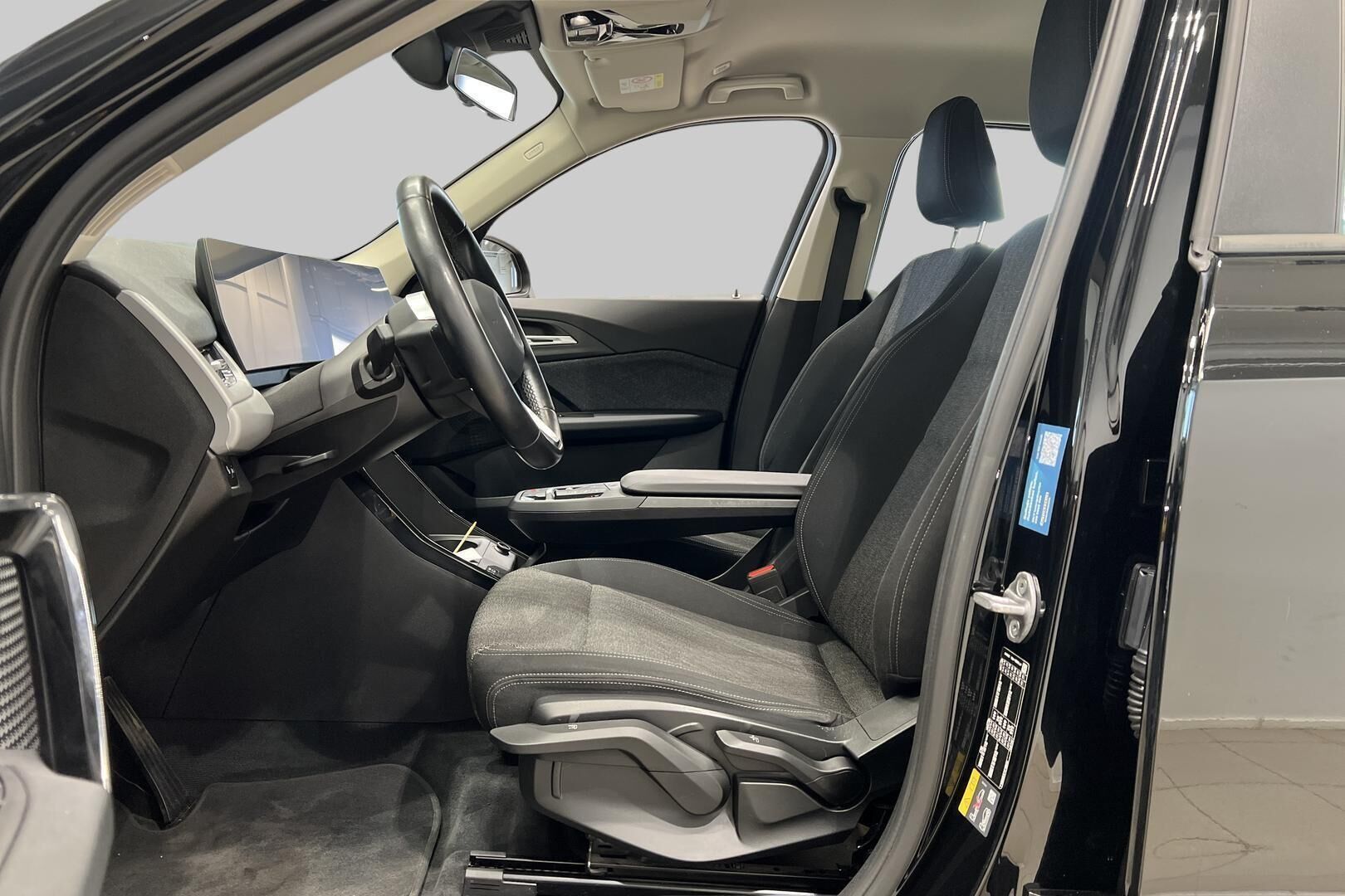 BMW IX1 iso kuva 10