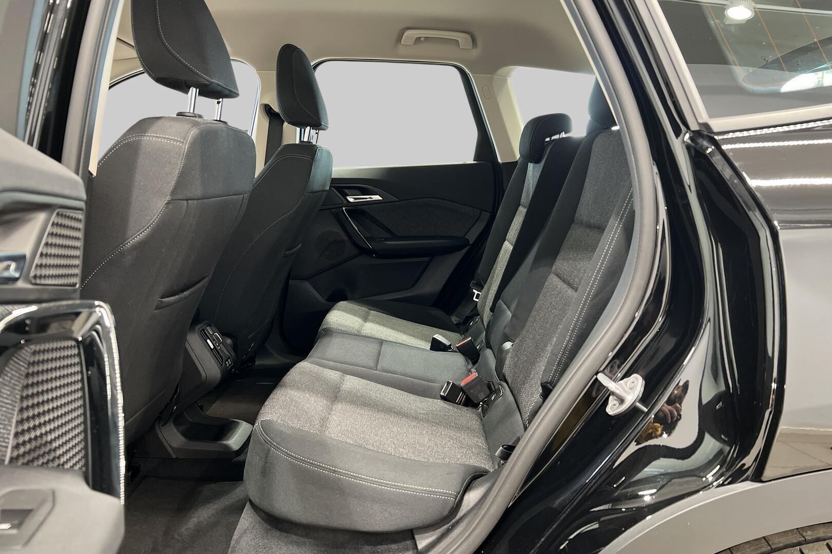 BMW IX1 iso kuva 11
