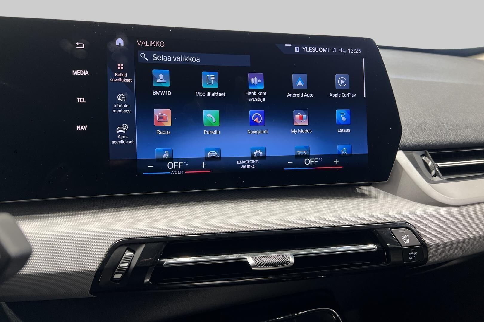 BMW IX1 iso kuva 21