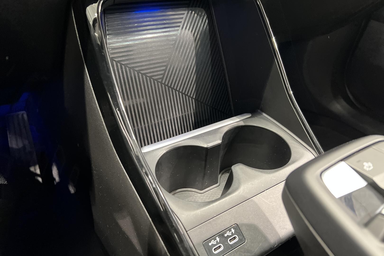 BMW IX1 iso kuva 22