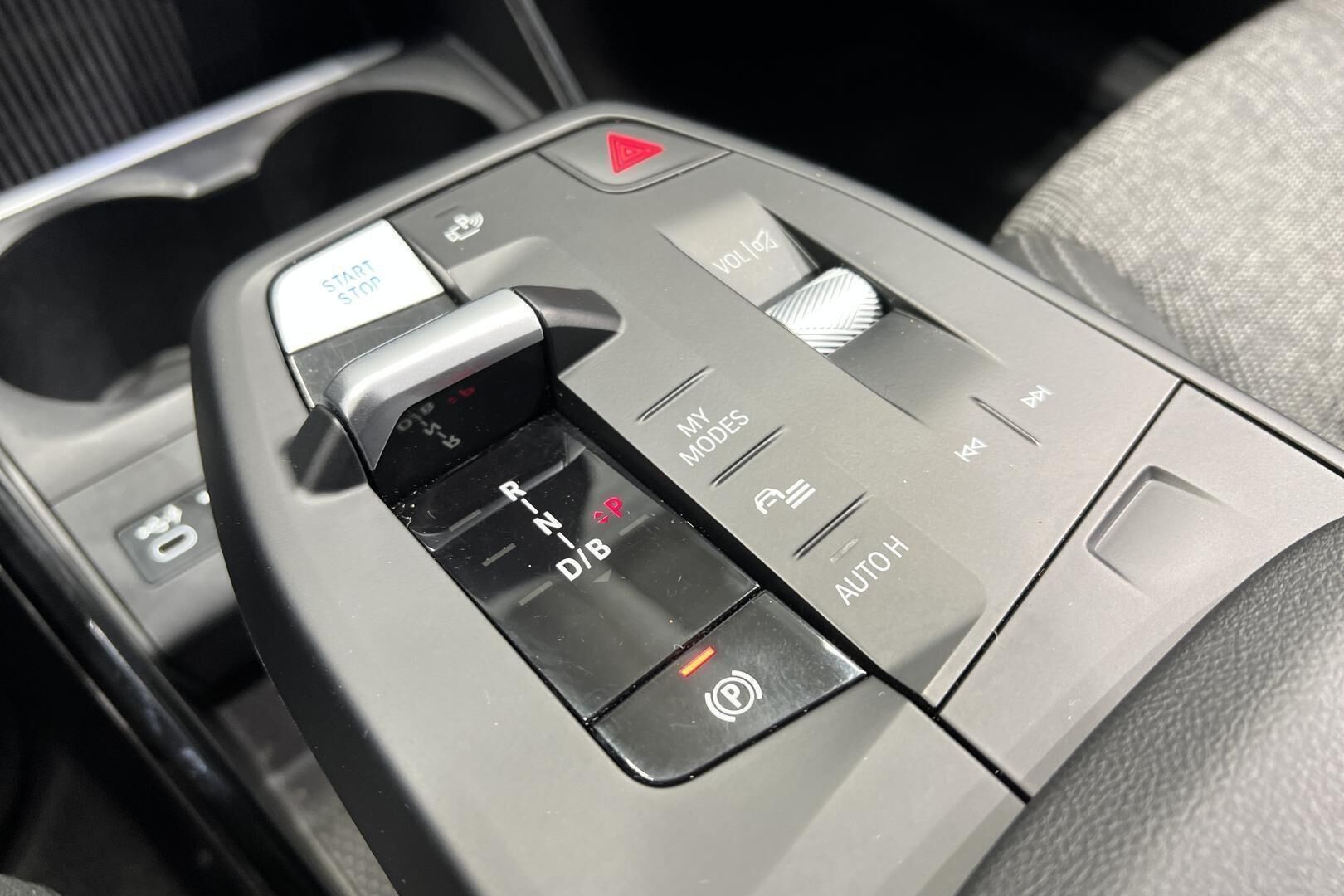 BMW IX1 iso kuva 23