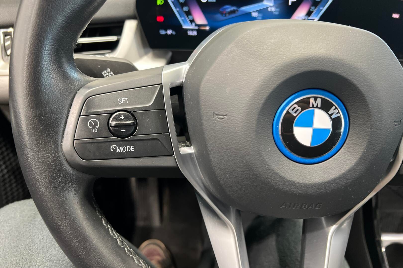 BMW IX1 iso kuva 25
