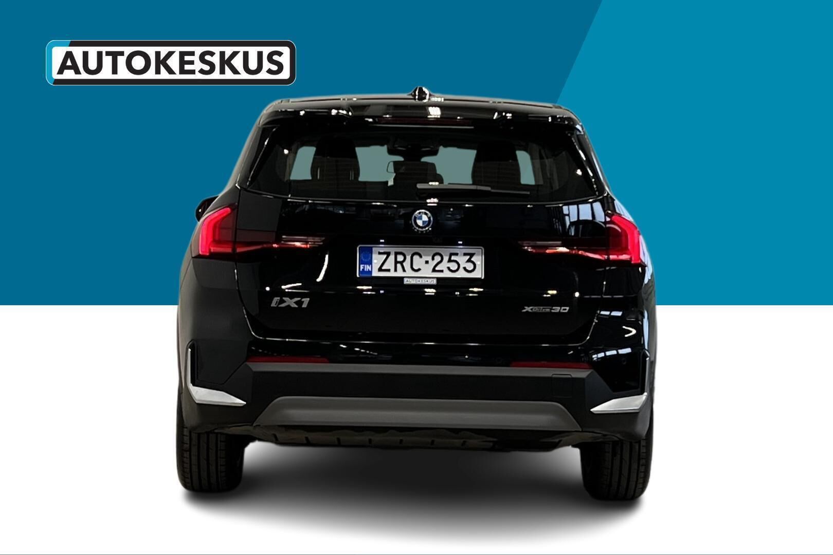 BMW IX1 iso kuva 6