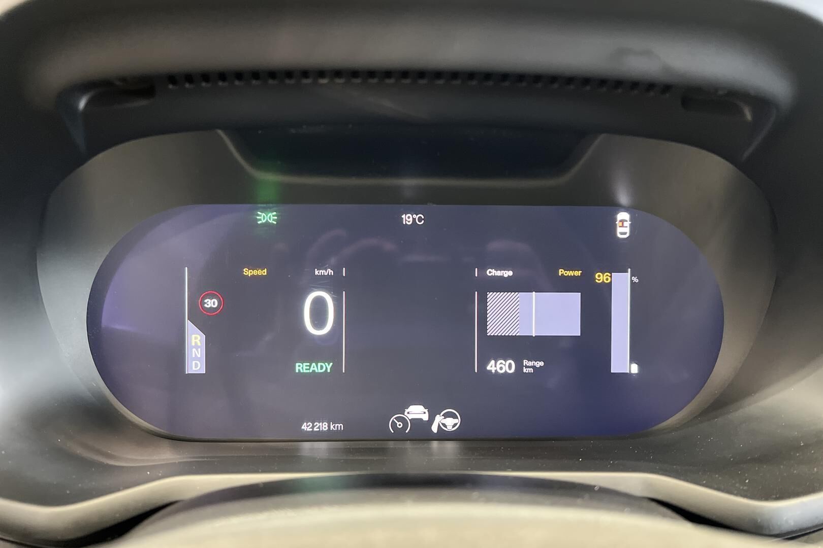 POLESTAR 2 iso kuva 25
