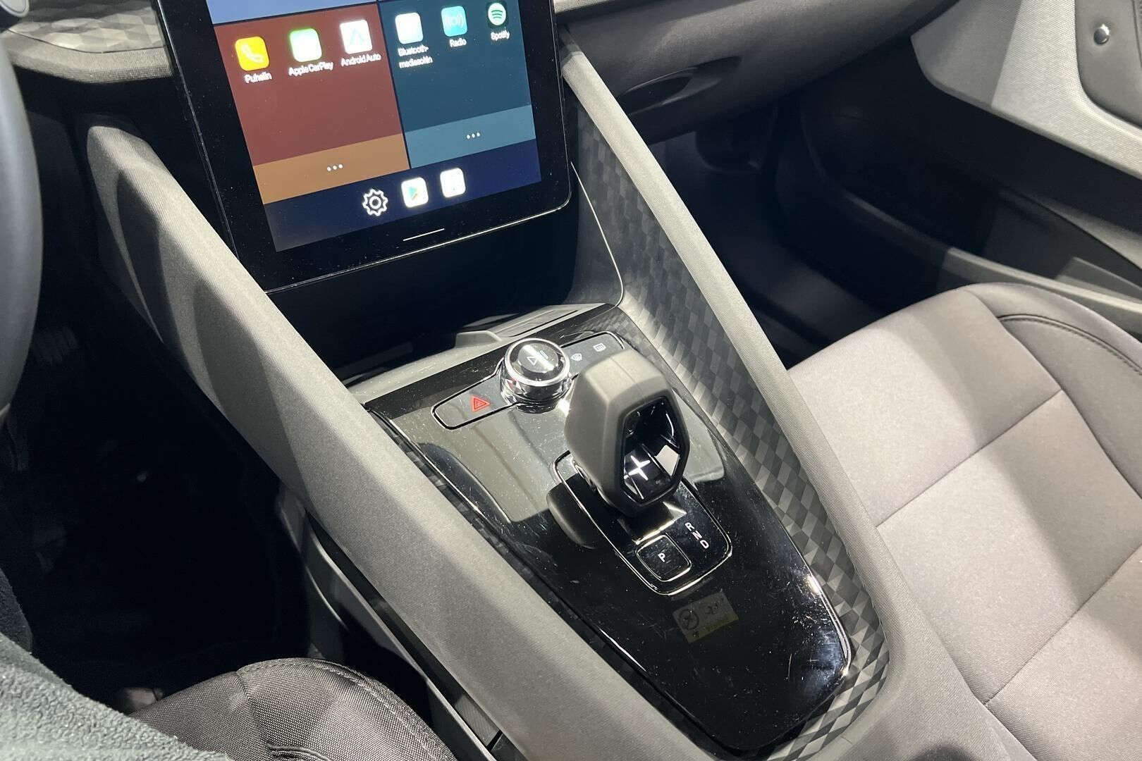 POLESTAR 2 iso kuva 10
