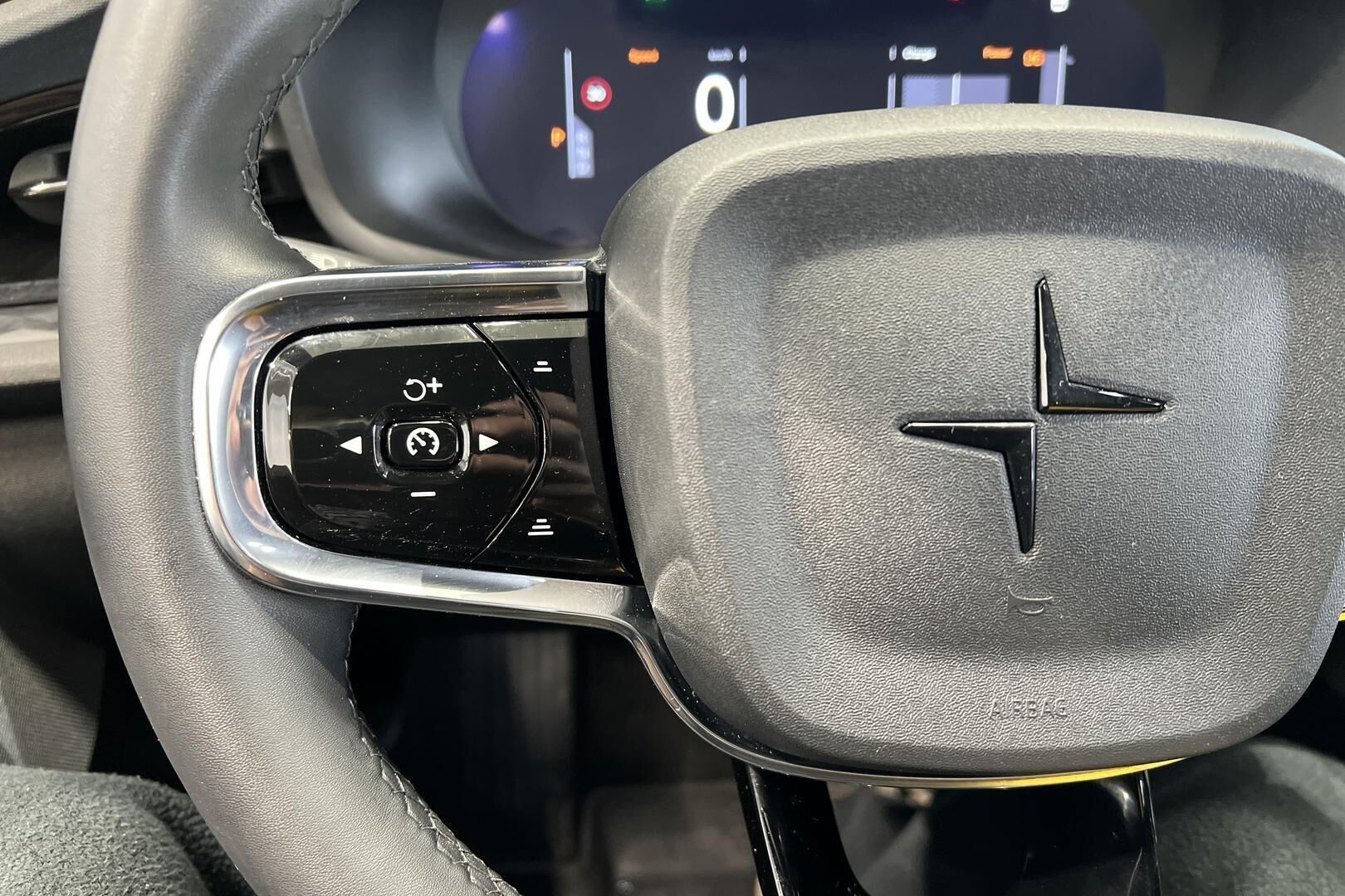 POLESTAR 2 iso kuva 31