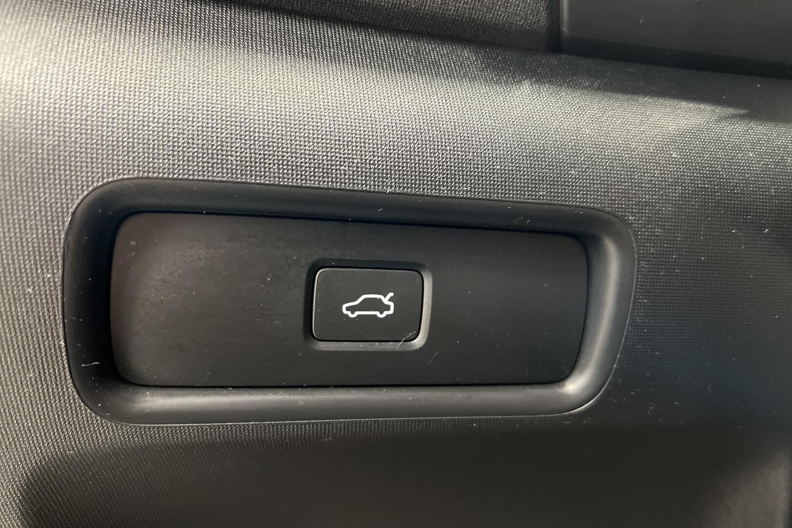 POLESTAR 2 iso kuva 12