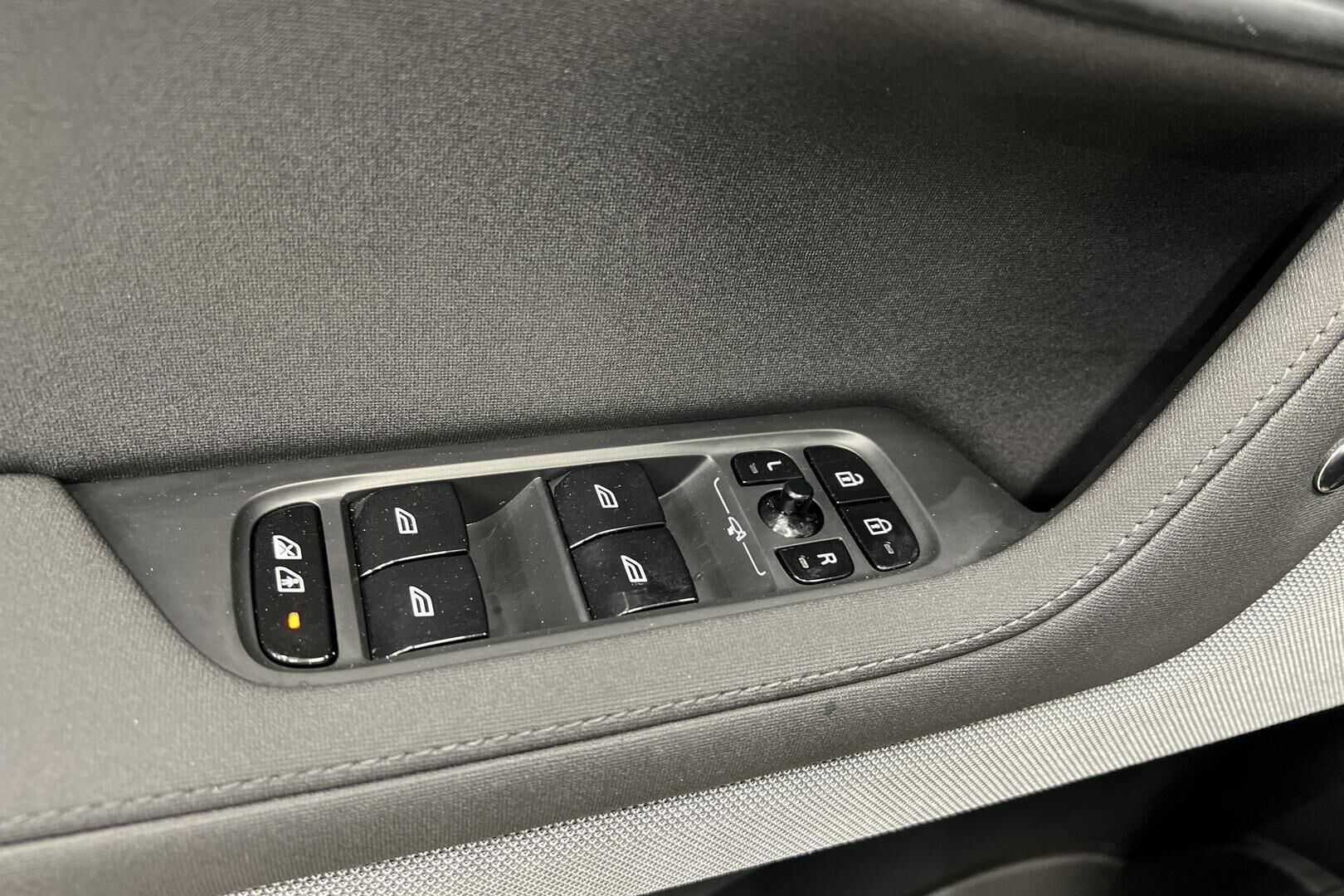 POLESTAR 2 iso kuva 13