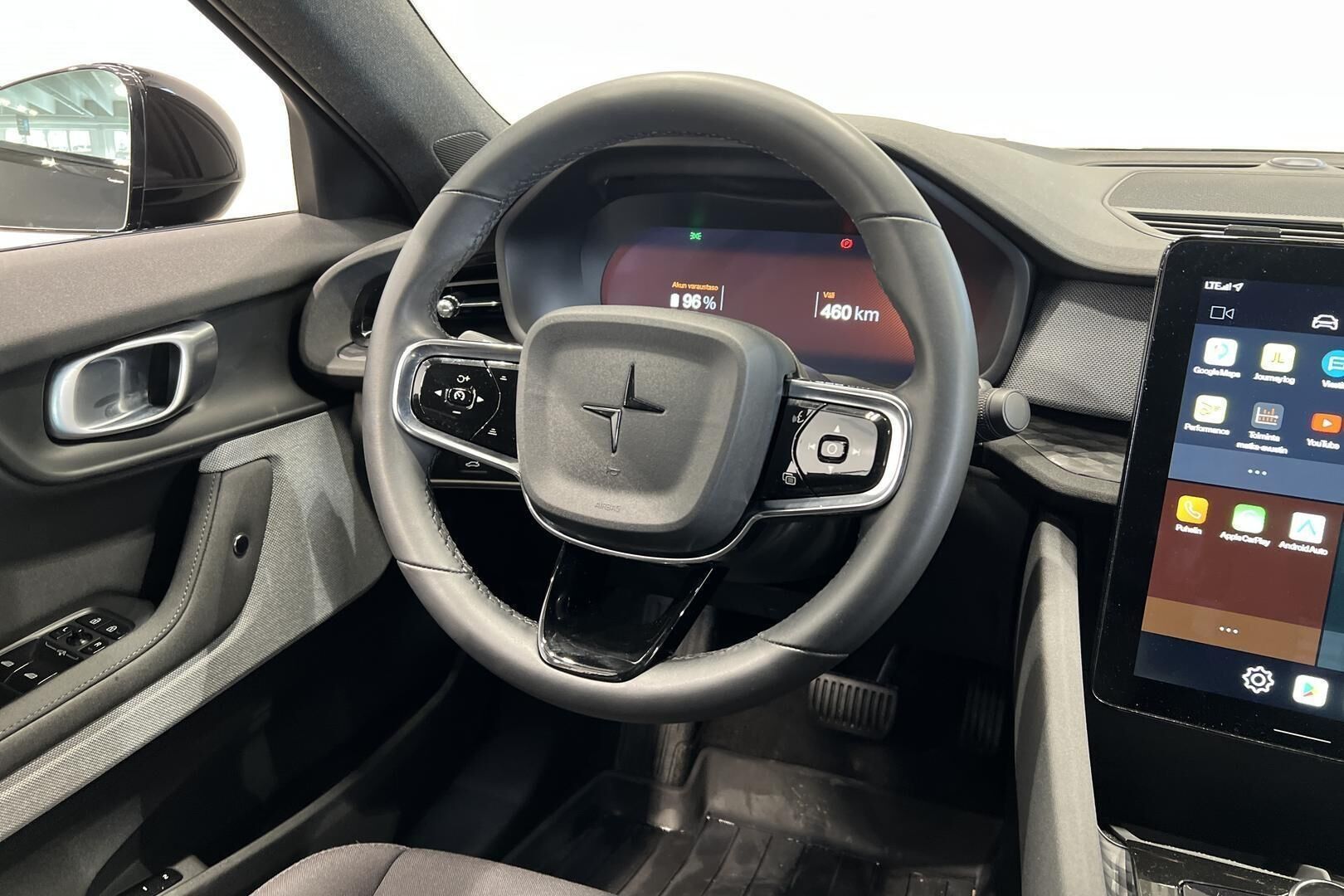 POLESTAR 2 iso kuva 15