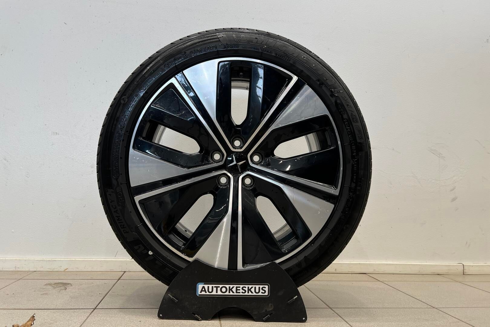 POLESTAR 2 iso kuva 33