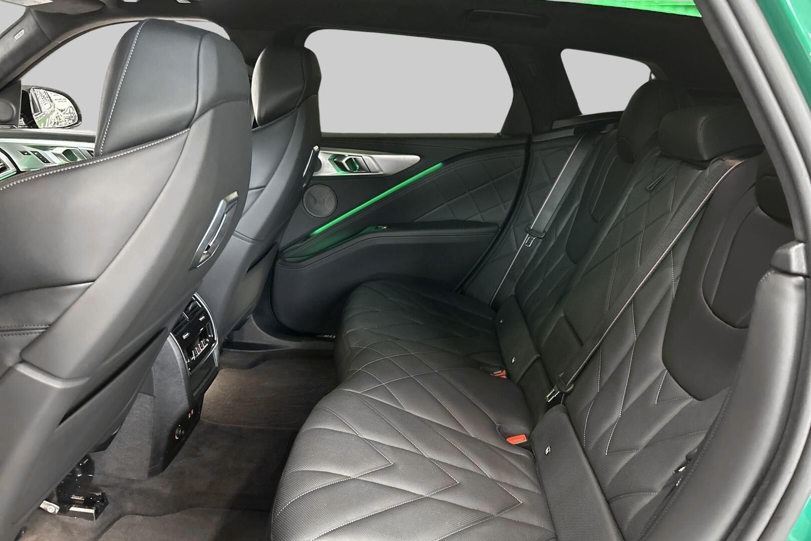 BMW XM iso kuva 10