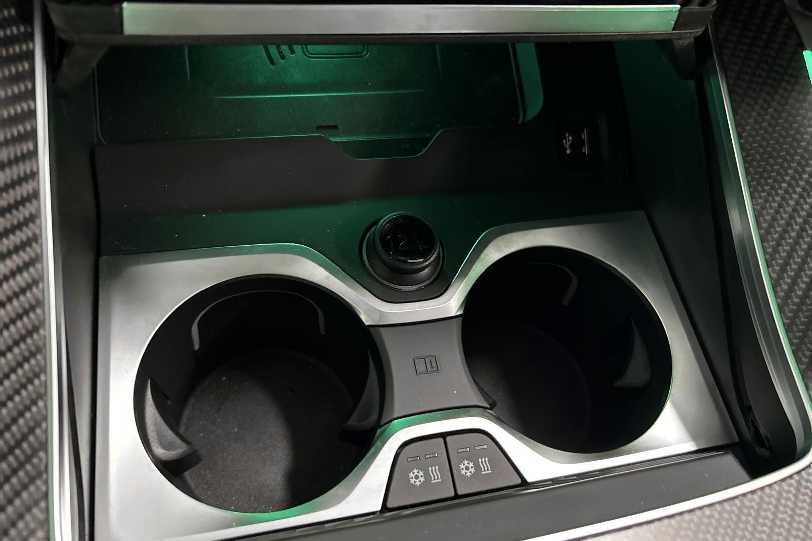 BMW XM iso kuva 23