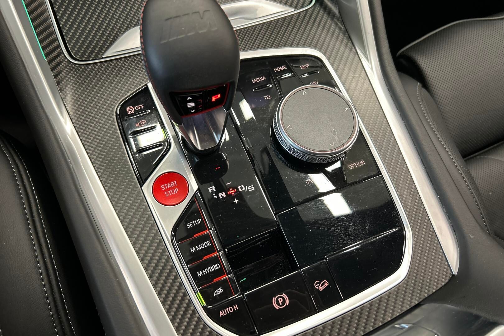 BMW XM iso kuva 25