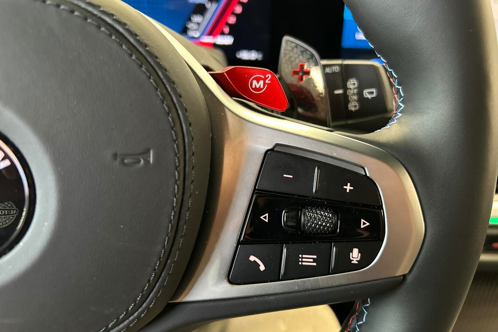 BMW XM iso kuva 28