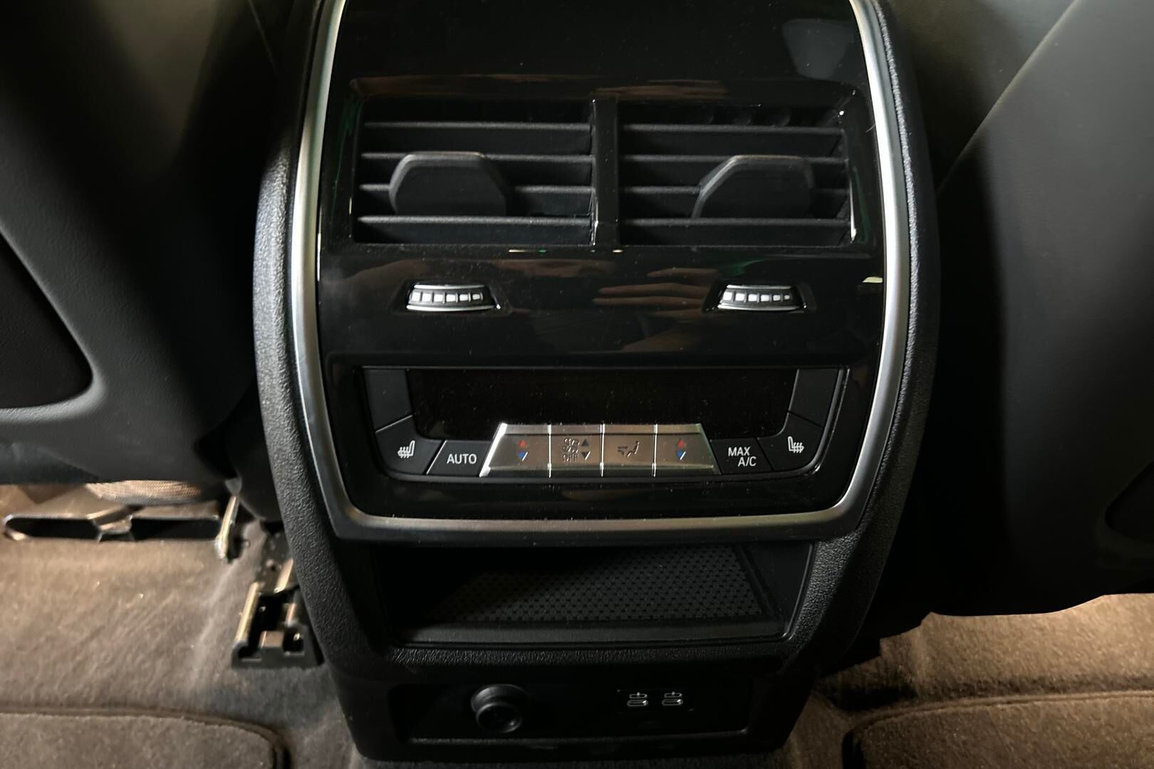 BMW XM iso kuva 35