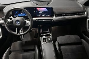 BMW iX2 esikatselu 10