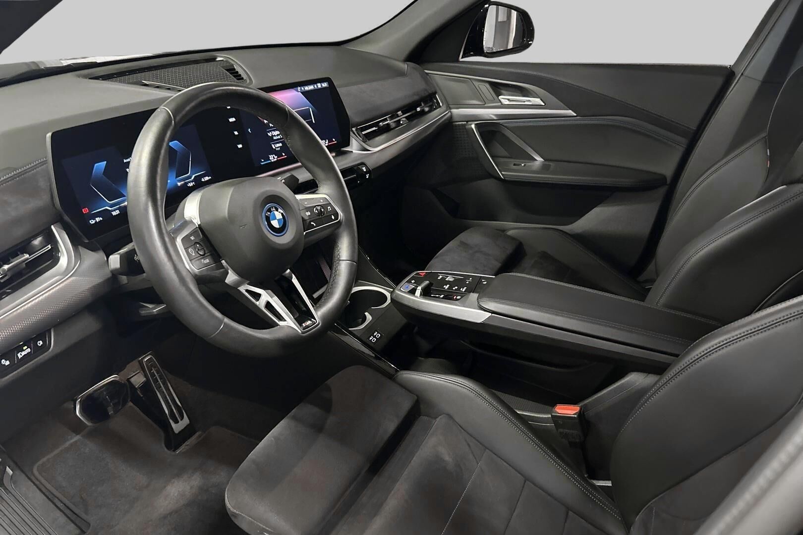 BMW iX2 iso kuva 8