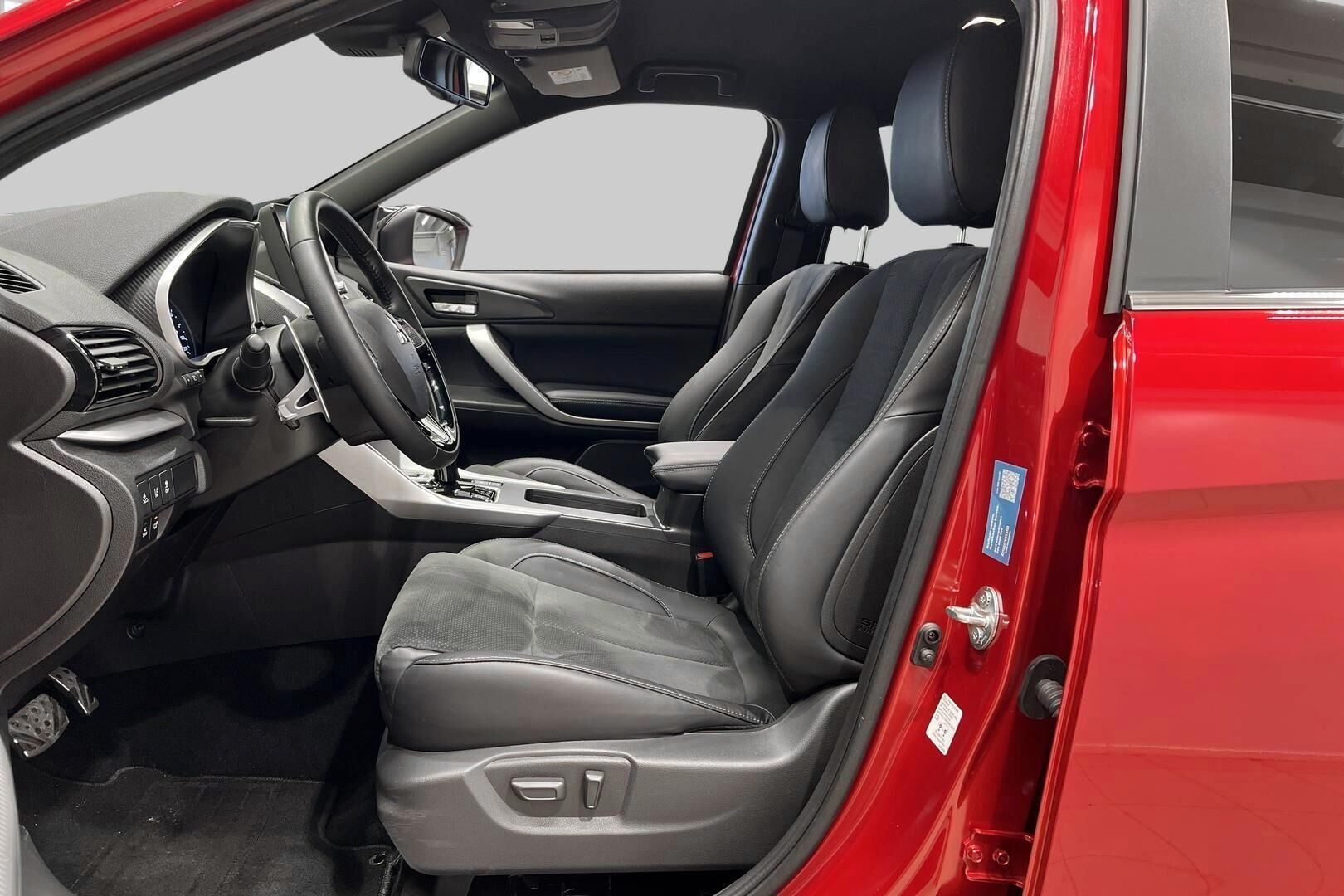 MITSUBISHI ECLIPSE CROSS iso kuva 9