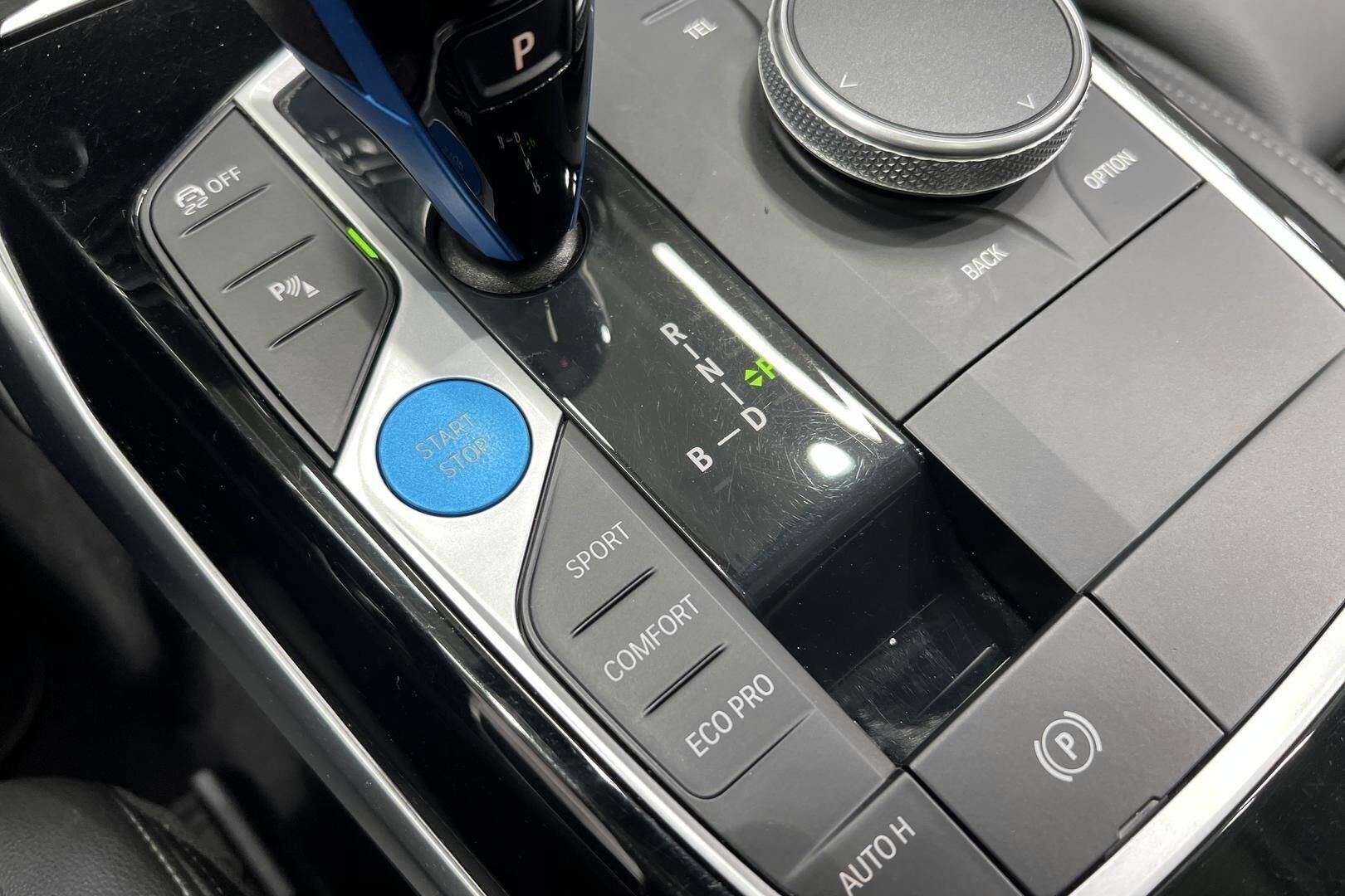 BMW I4 iso kuva 26