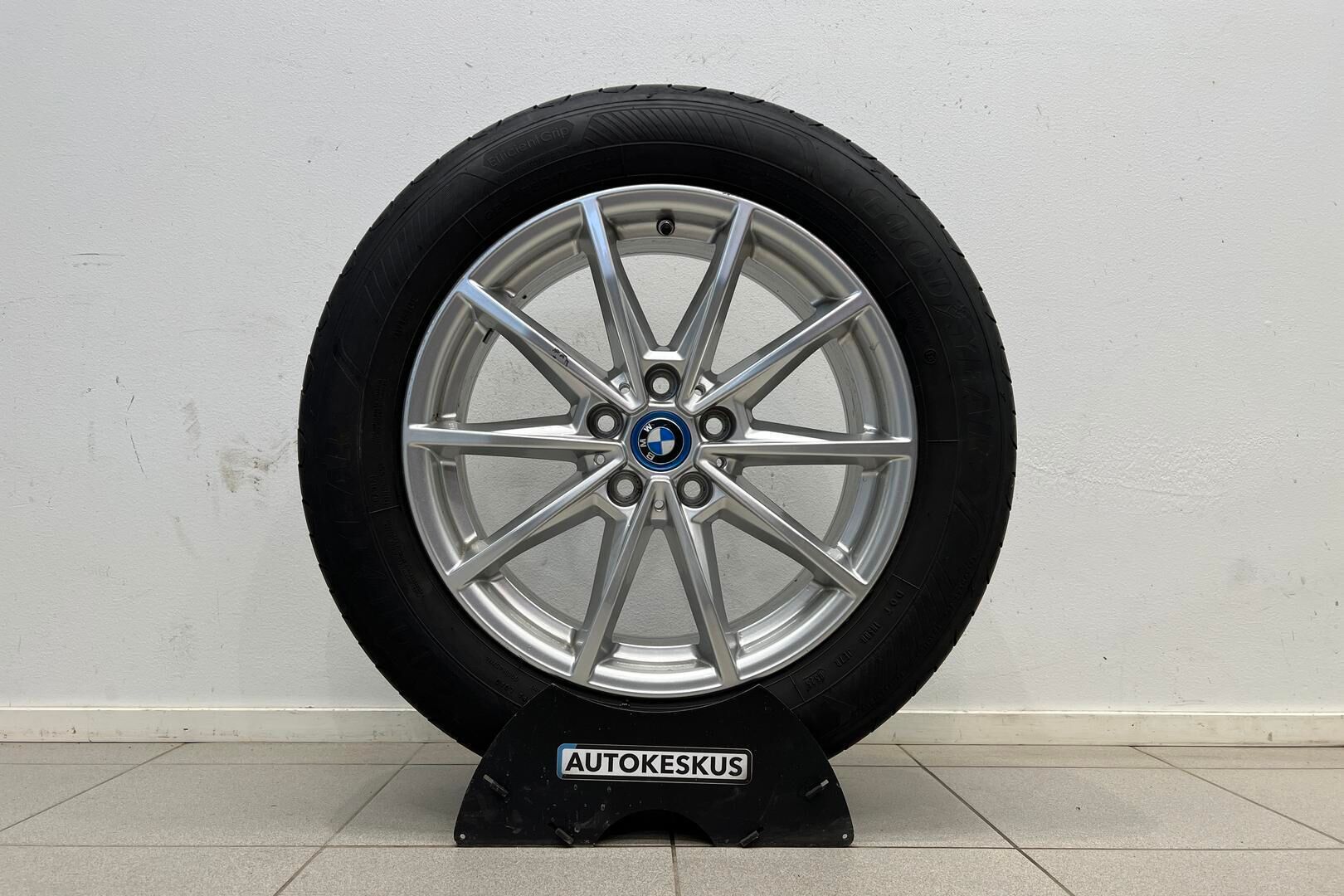 BMW I4 iso kuva 35