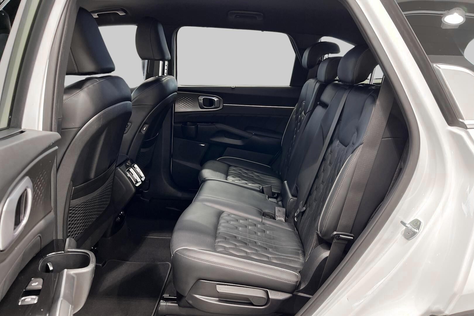 KIA SORENTO iso kuva 10