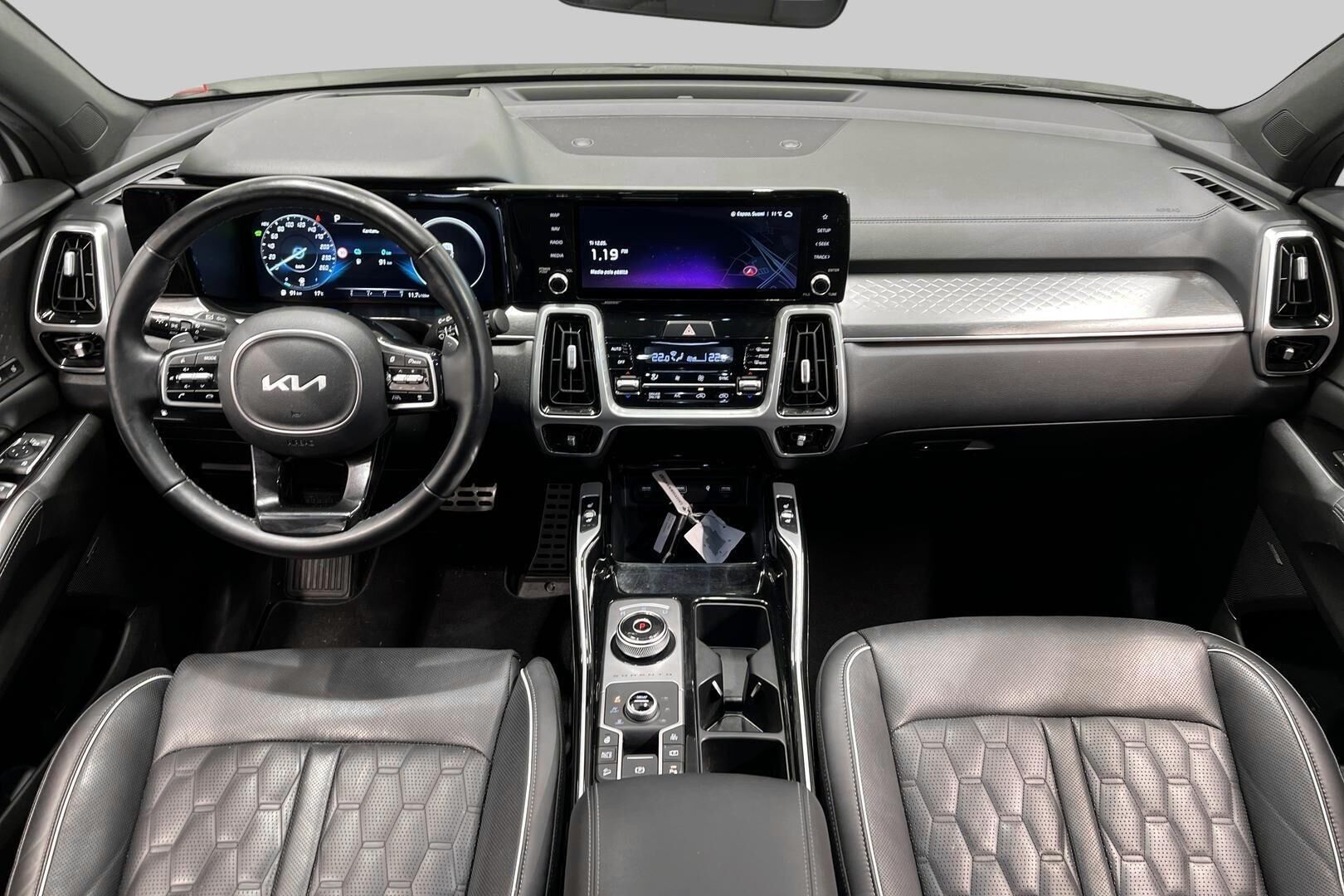 KIA SORENTO iso kuva 9