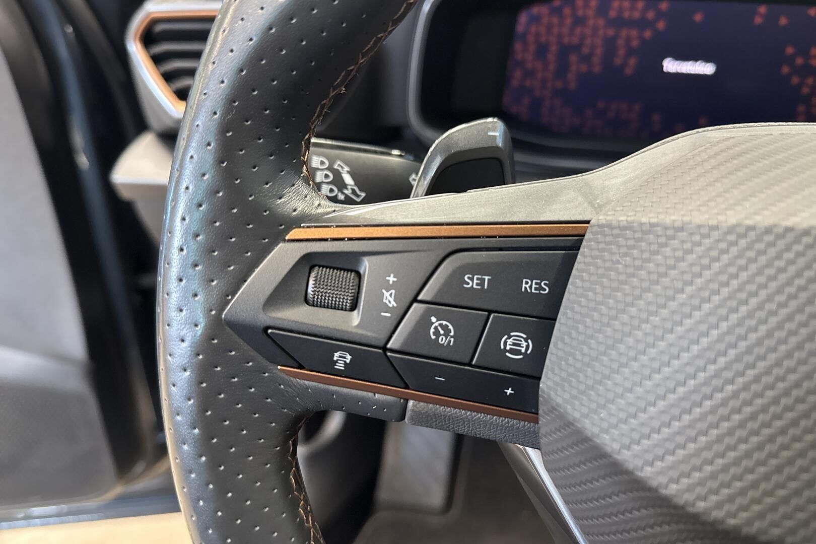 CUPRA FORMENTOR iso kuva 16