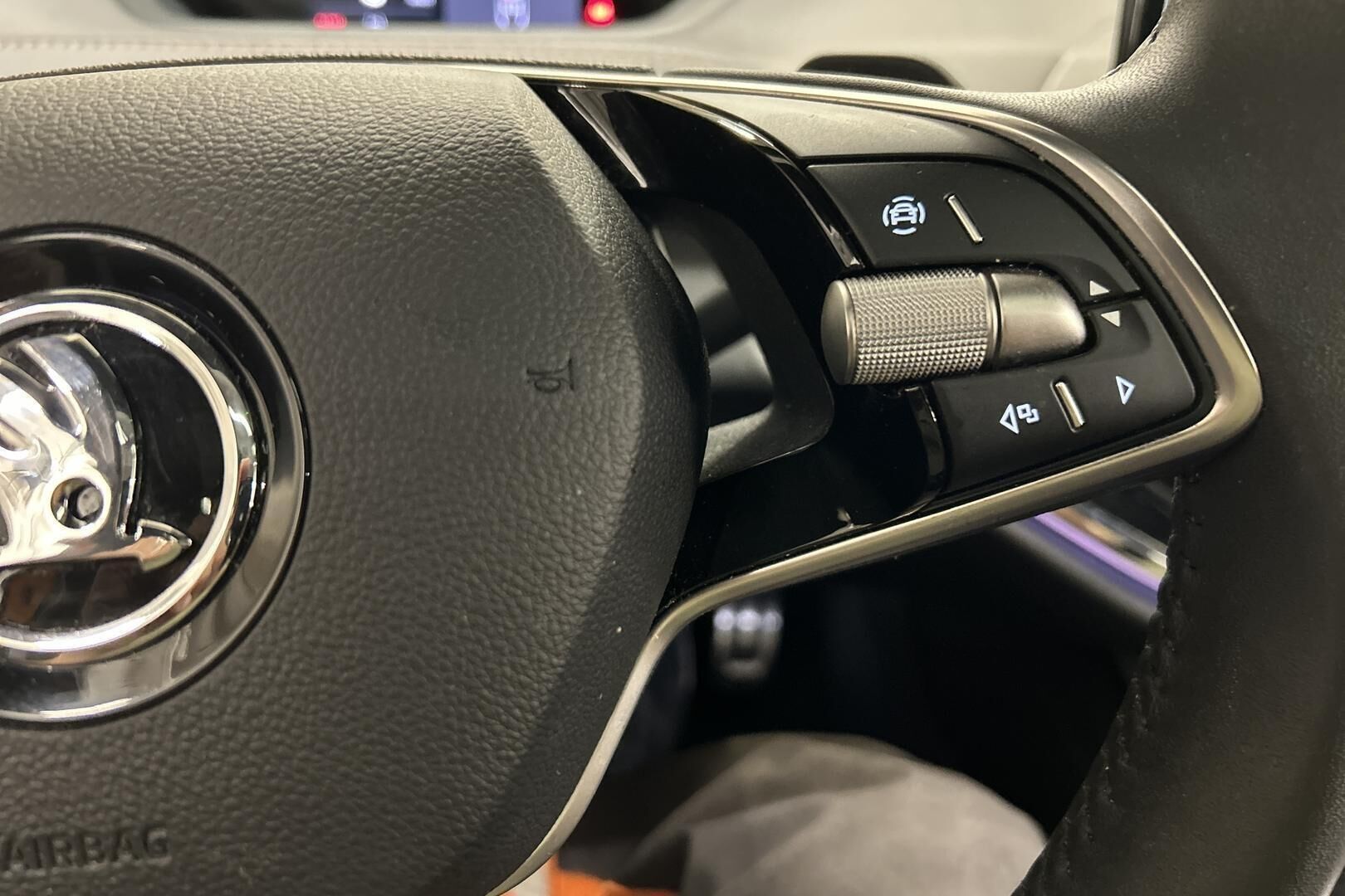 SKODA ENYAQ iso kuva 17