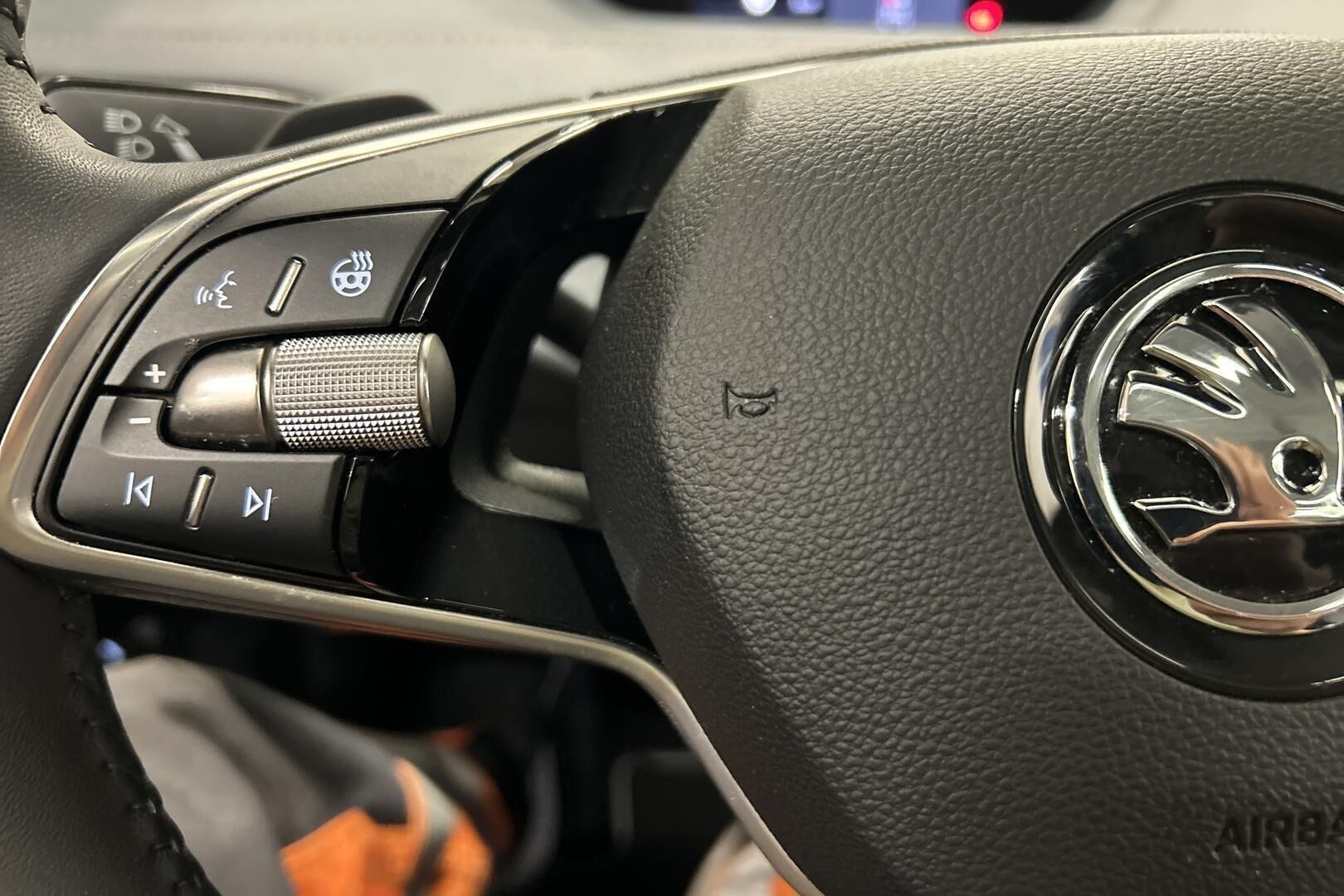 SKODA ENYAQ iso kuva 18
