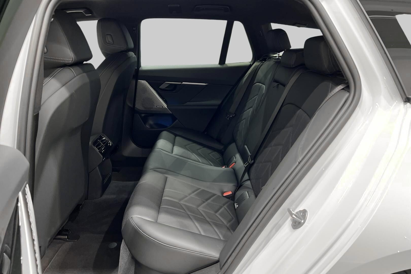 BMW I5 iso kuva 10
