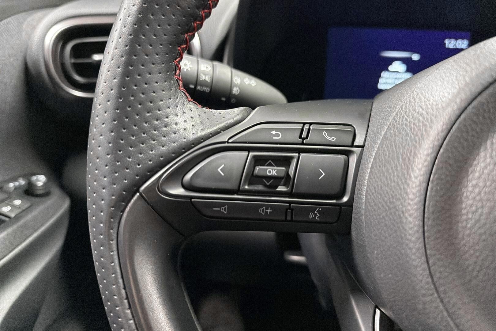 TOYOTA YARIS CROSS iso kuva 14