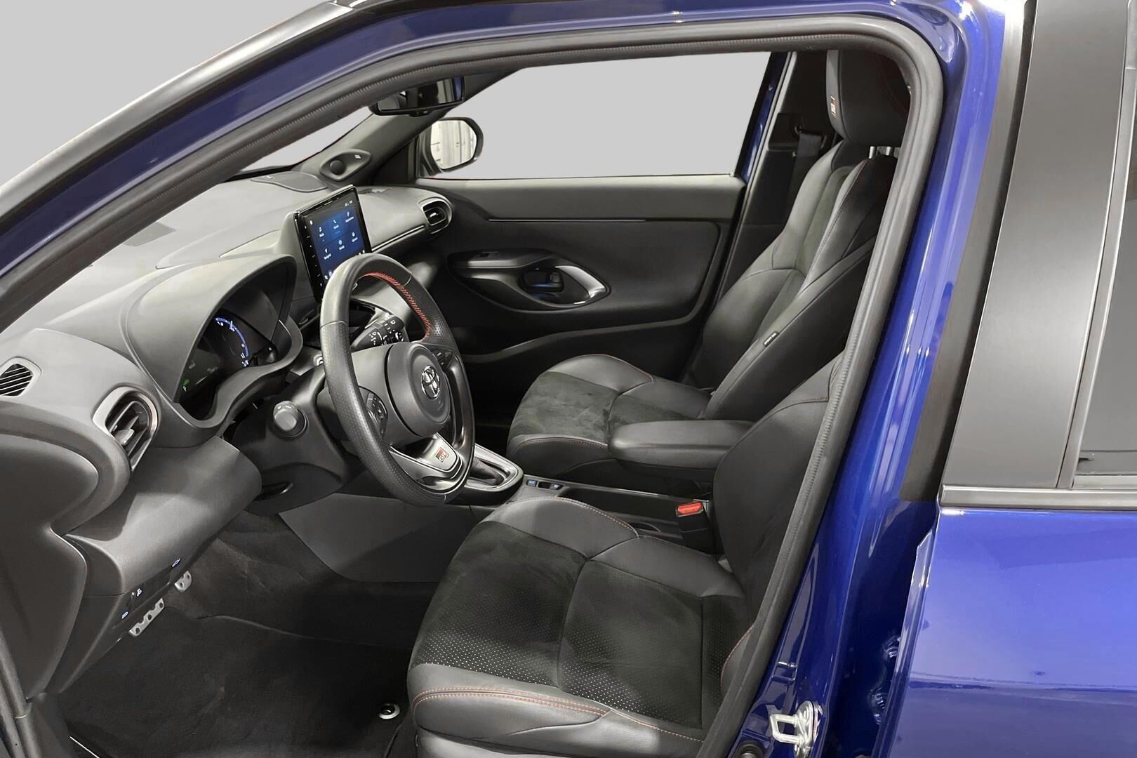 TOYOTA YARIS CROSS iso kuva 8