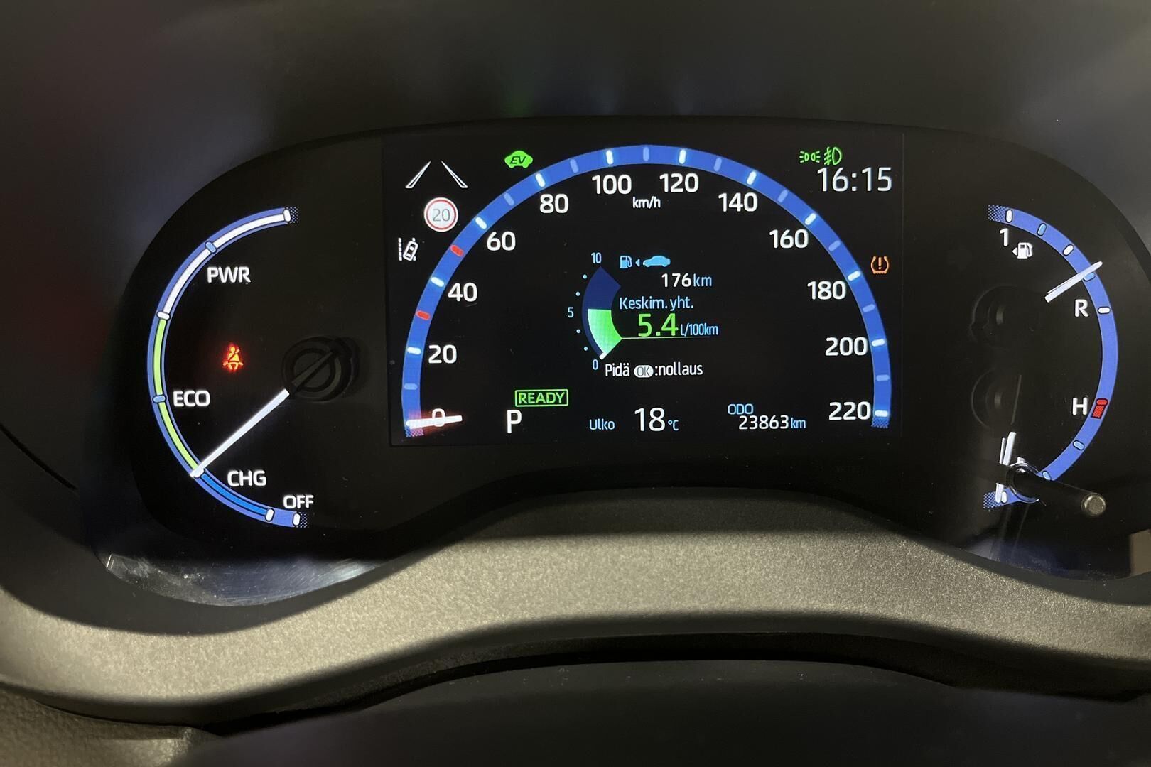 TOYOTA YARIS CROSS iso kuva 13