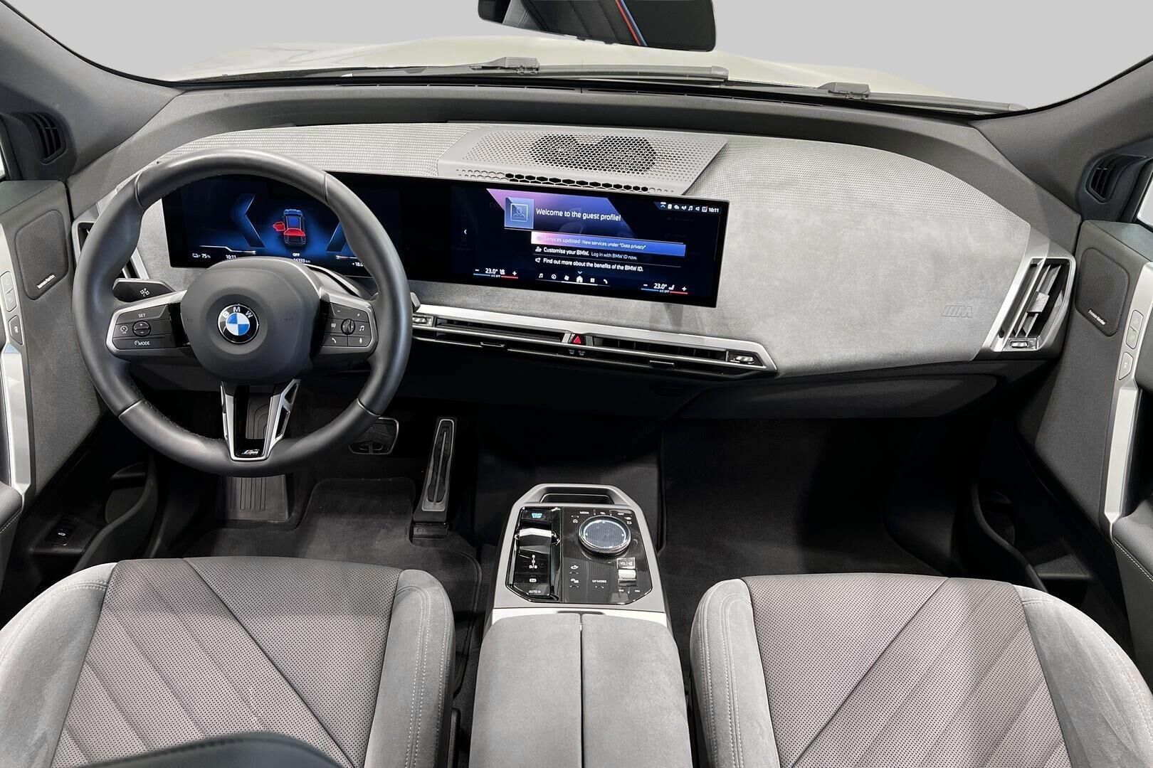 BMW IX iso kuva 10