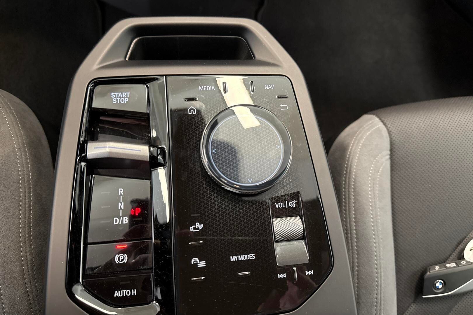 BMW IX iso kuva 15