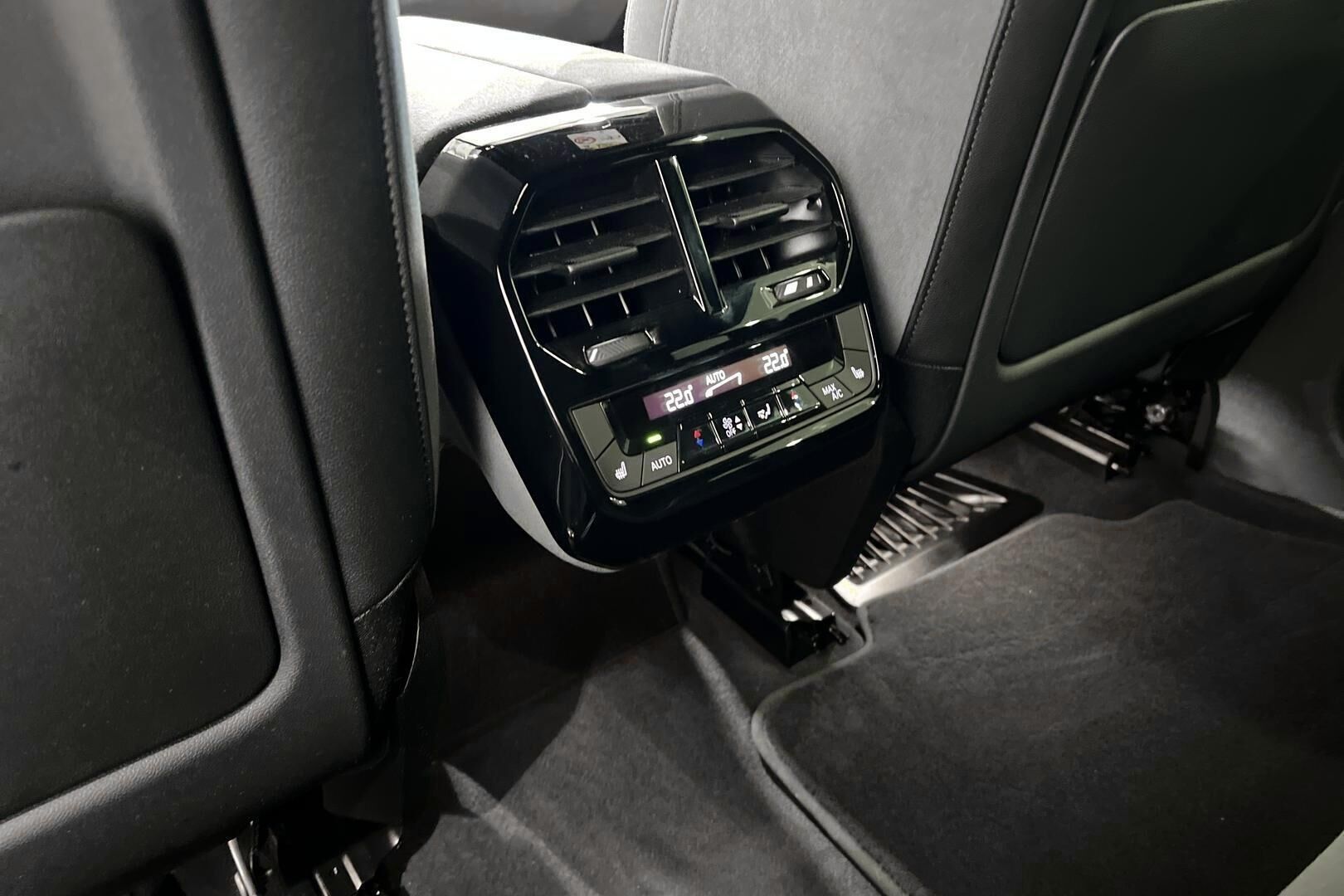 BMW IX iso kuva 34