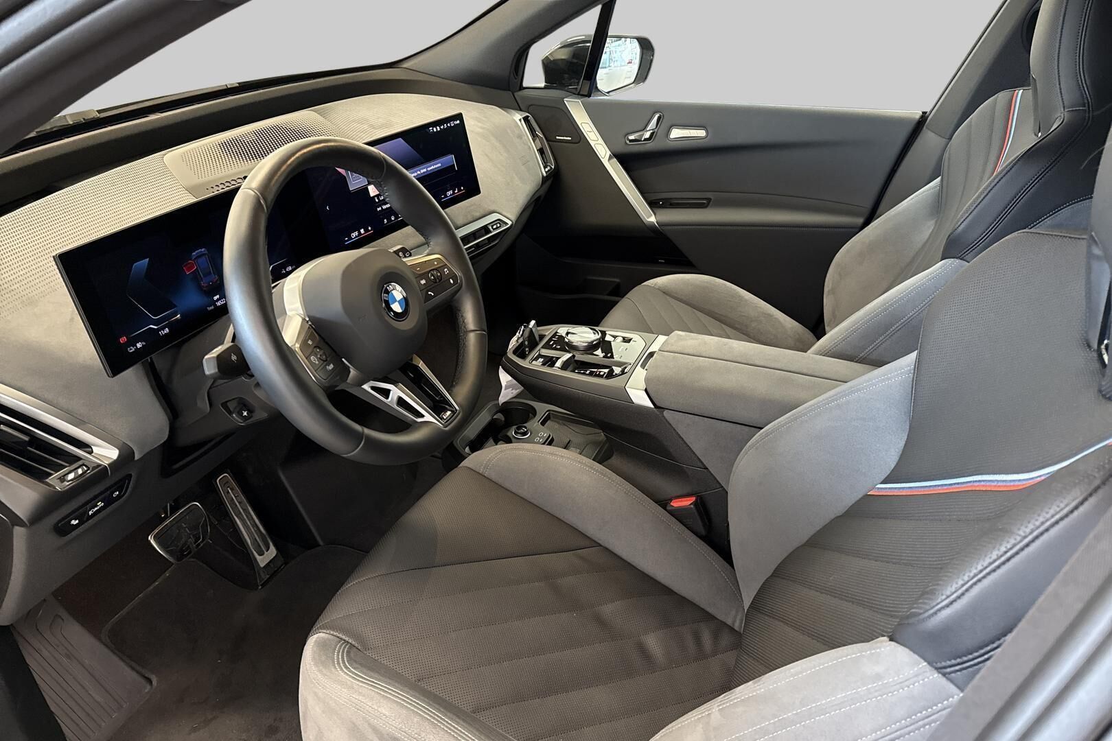 BMW IX iso kuva 8