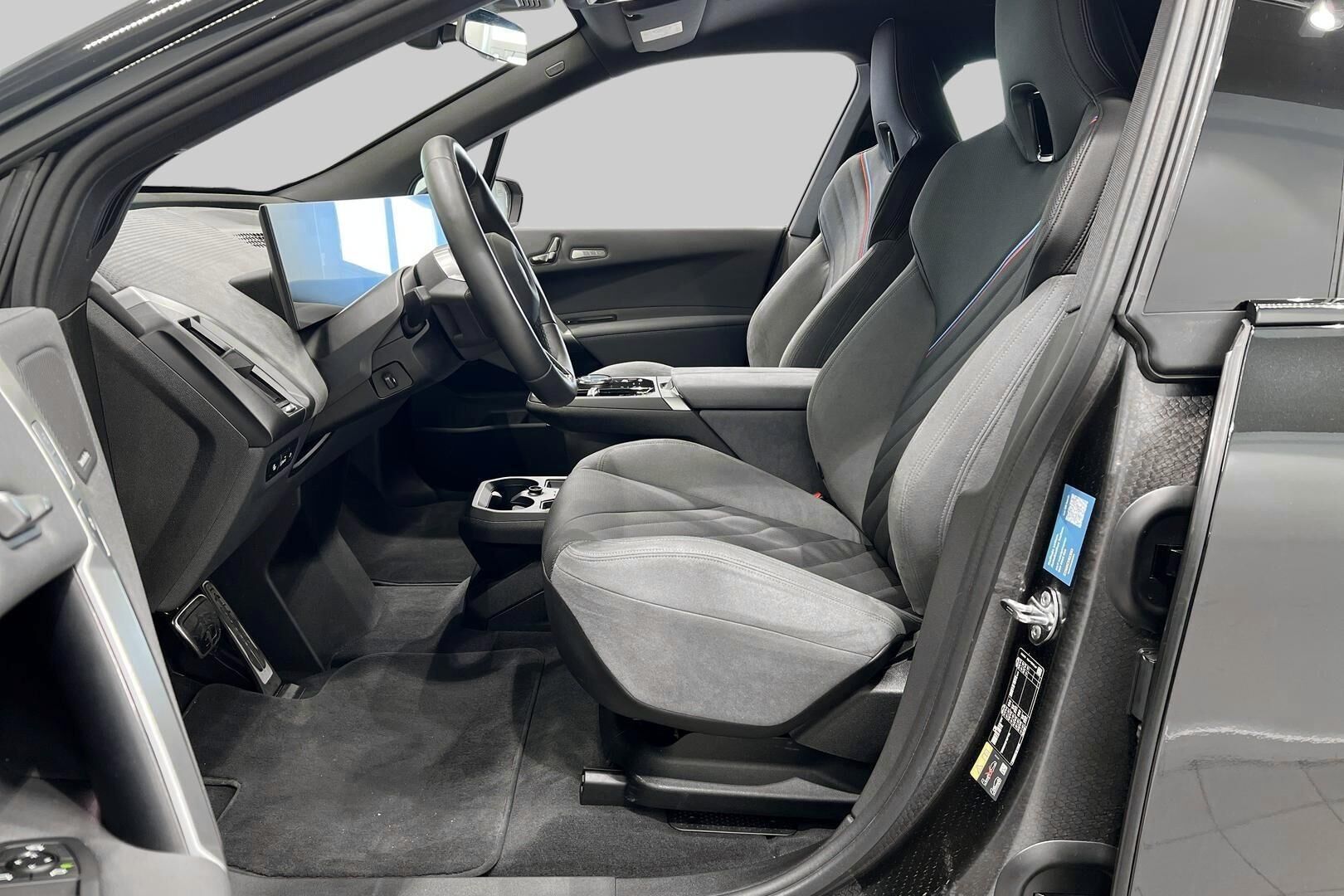 BMW IX iso kuva 8