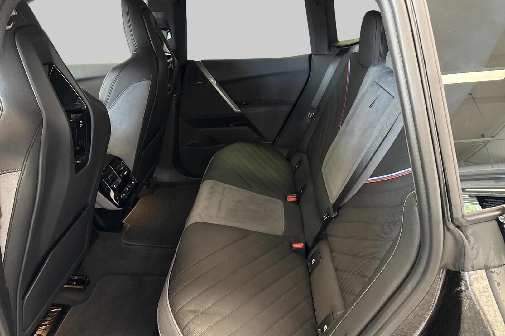 BMW IX iso kuva 9