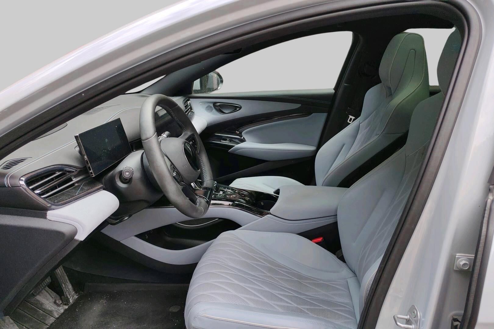 BYD SEAL iso kuva 1